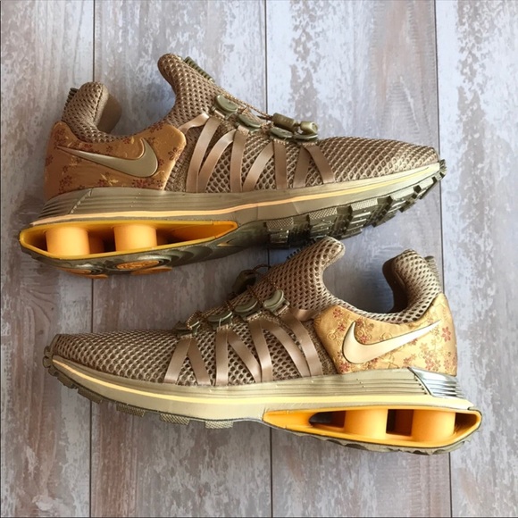 nike shox gravity women's gold